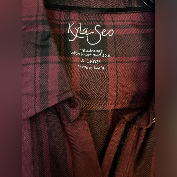 Kyla Sei button down blouse with fringe unfinished hem. - Picture 2 of 4